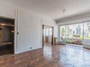 Departamento en venta de 5 ambientes más dependencia y...