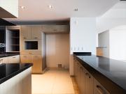 Departamento en Venta en Arts Luxury Condos,con zona de bar