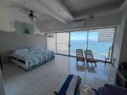 Loft en edificio con salida a la playa. Con terraza y...