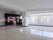 Departamento con Patio en Venta en la 6 de Diciembre y...
