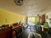Departamento en venta para remodelar sobre Av....