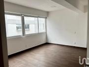 Departamento espacioso recientemente remodelado a la venta