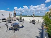 Departamento estilo playense con la vida urbana moderna