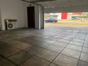 DEPARTAMENTO ESTILO TOWHOUSE SOBRE AVENIDA ISLA DE TRIS