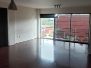 Departamento exterior con balcón en portales sur
