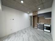 Departamento monoambiente con balcón al frente Av....