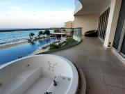 departamento remodelado en renta frente al mar en zona...