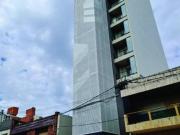 Departamento sobre Bv. Pellegrini a metros de rectorado...