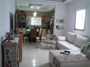 Departamento tipo casa al frente con garage cubierto de...