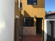 Departamento tipo casa en excelente ubicacion! Con patio!