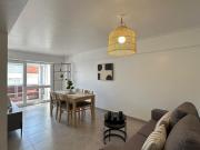 Departamento tres ambientes a la calle con balcon...