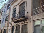 Departamento único al frente en Planta Alta por escalera...