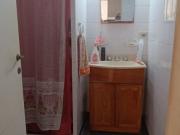 Depatamento tres ambientes con balcon saliente. Estado...