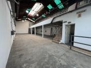 deposito con entrada para camiones gran altura en...