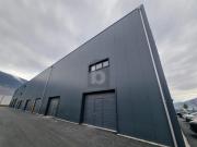 DÉPÔT NEUF LE LONG DE L'AUTOROUTE