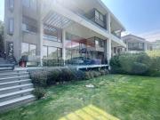 Amplio PH con jardín, Basement, y vista panorámica