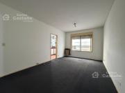 Depto 2 amb amplio sobre la Avenida Maipu. Apto profesional