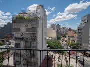 Depto 2 amb con balcón reciclado en Recoleta