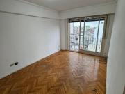 Depto. 2 ambientes con cochera en Flores