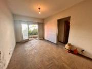 Depto 3 ambientes con balcon, a refaccionar, en venta en...