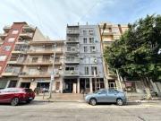 Depto 4amb c/ balcón sobre avenida