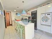 DEPTO. CON JARDÍN PRIVADO y GRAN COCINA