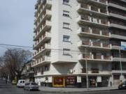 Depto de 2 amb en venta al frente con balcón