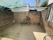 Depto de pasillo. 2 patios, terraza