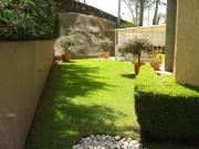 DEPTO. EN PLANTA BAJA, 3 REC, 80m2 DE JARDÍN PROPIO...