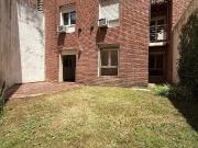 Depto. PB 2 dorm. con patio amplio de cesped!