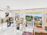 Dernier étage 2 pièces avec terrasse et vue mer Nice