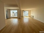 Dernier étage avec terrasse, parking et fort potentiel –...