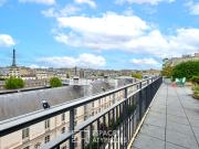 Dernier étage avec terrasse plein ciel et vue Tour...
