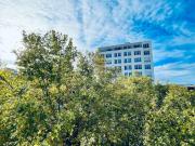 Dernier étage lumineux sans vis à vis: 2 pièces près de...