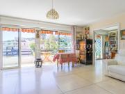 DERNIER ÉTAGE: T 4 RÉNOVÉ & TRAVERSANT AVEC GARAGE À QUELQUE