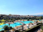 Descrizione A soli 300 m dalla spiaggia e dal Lago di...