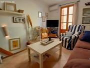 Descubra el encanto de esta acogedora casa en el centro...