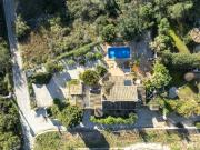 Descubra el potencial de esta cautivadora vivienda de...