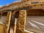 Descubra esta amplia y luminosa casa adosada situada en...