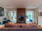 Descubra esta casa espaçosa na Vila Nova Conceição, um...