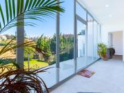 Descubra esta elegante y recientemente renovada villa de...