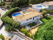 Descubra esta impecable villa, ubicada a tan solo 3 km...