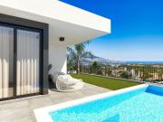 Descubra esta impresionante villa enclavada en la serena...