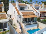 Descubra esta magnifica villa reformada en Villamartin,...