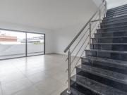 Descubra este Apartamento de Sonho com Terraço Privado...