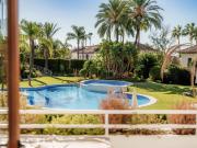 Descubra este apartamento dúplex en planta baja,...