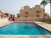 Descubra este bungalow adosado en Gran Alacant, una...