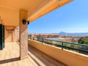 Impresionante apartamento con vistas al mar y montaña en...