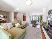 Descubra o conforto e a elegância desta moradia de luxo...