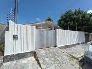 Descubra o seu refúgio perfeito com esta encantadora...